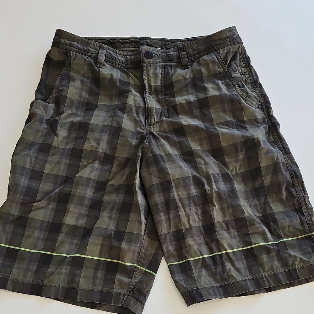 lululemon athletica Men's Plaid Cargo Shorts - Black and Green